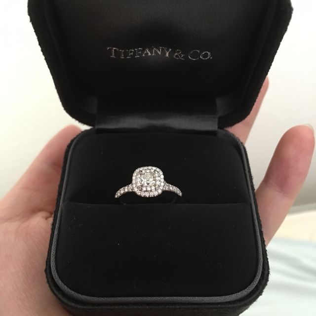 【ティファニー(Tiffany & Co.)の口コミ】 昔から一粒ダイヤではなくデザインのある婚約指輪がいいなと思っていまし…