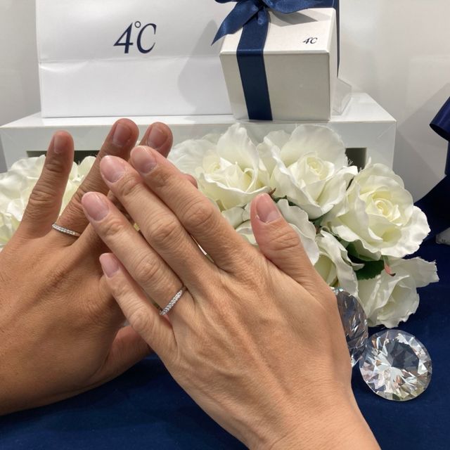 【4℃ BRIDAL(ヨンドシーブライダル)の口コミ】 ストレートは運転時の付け心地が気になるが、ウェーブは指に吸い付くよう…