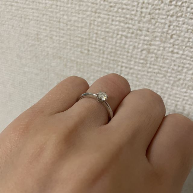 【BIJOUPIKO(ビジュピコ)の口コミ】 素材はパラジウムで、ダイヤの輝きと指輪のデザインが好みだったので試着…