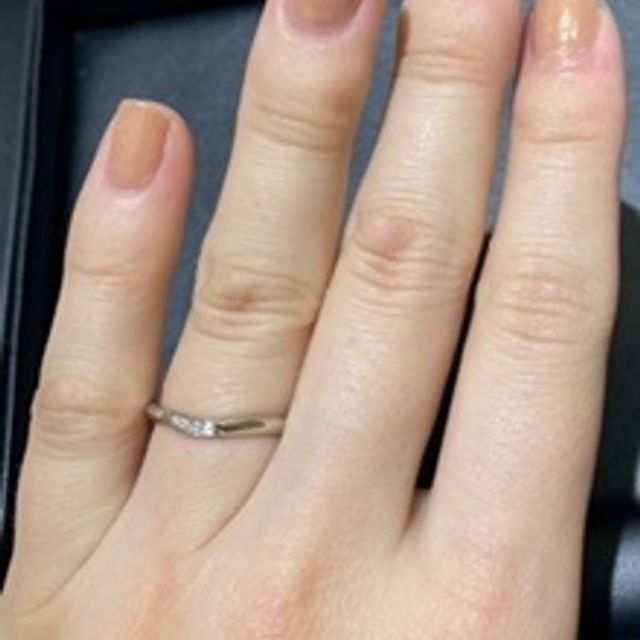 【ケイウノ ブライダル(K.UNO BRIDAL)の口コミ】 どれもかわいくて、とても迷いました。特に、リングの太さやカラー、ダイ…