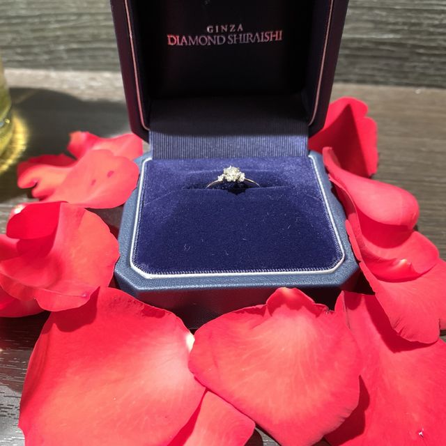【銀座ダイヤモンドシライシの口コミ】 たくさんの種類の指輪を見た中でも、デザインが彼女のイメージにぴったり…