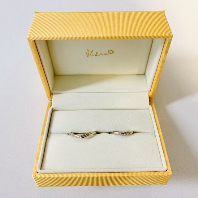 【ケイウノ ブライダル(K.UNO BRIDAL)の口コミ】 素材はプラチナ、ストレートラインの指輪を探していましたが、お店で「ル…