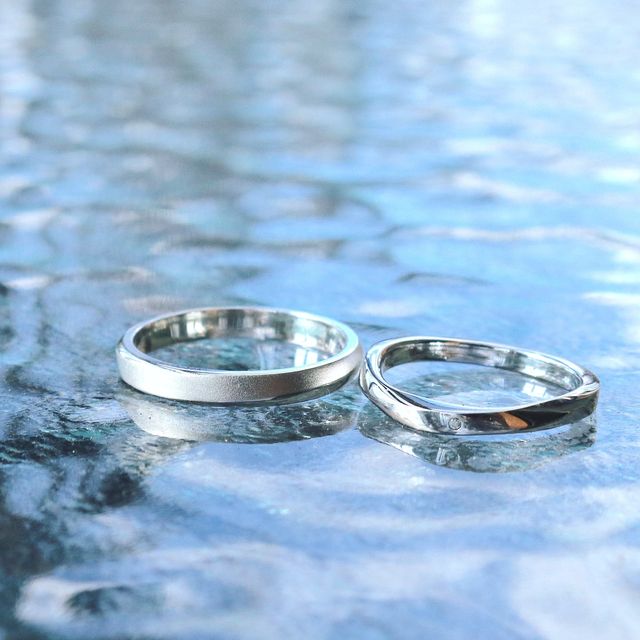 【鶴(mikoto)の口コミ】 結婚指輪はシルバーリングでシンプルなものですが、夫婦でテイストが変わ…