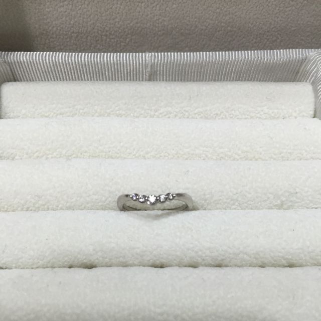 【ヴァンドーム青山(VENDOME AOYAMA)の口コミ】 婚約指輪をヴァンドーム青山で購入したので、重ね付けをした際、スマート…