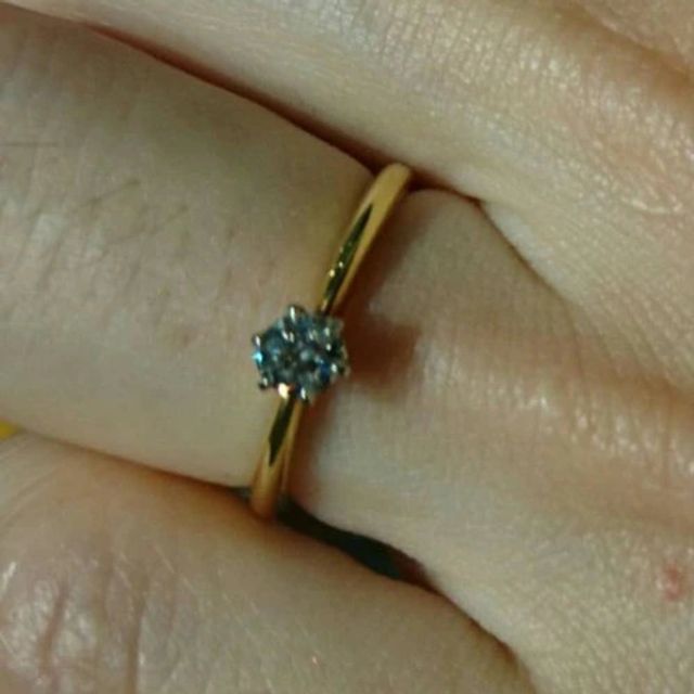 【銀座ダイヤモンドシライシの口コミ】 シンプルなデザインのエンゲージリングを探しているとスタッフの方に伝え…