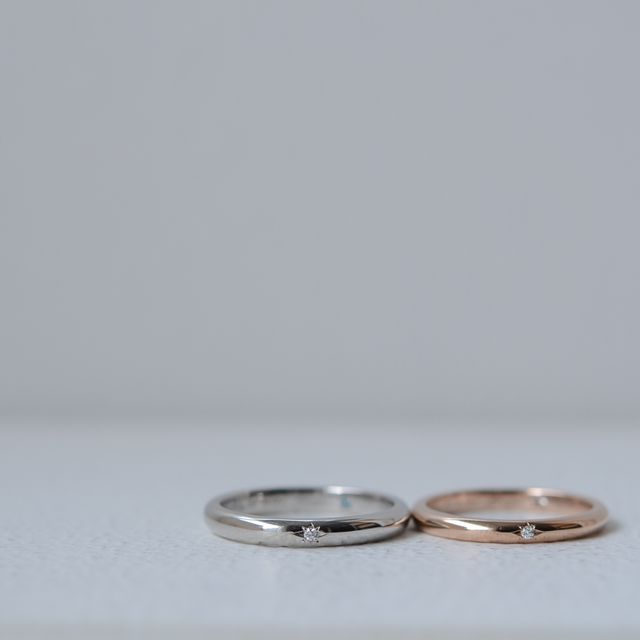 【CRAFY(クラフィ)の口コミ】 中央に星型の彫りを入れて、その真ん中には双子のダイヤモンドを入れて貰…