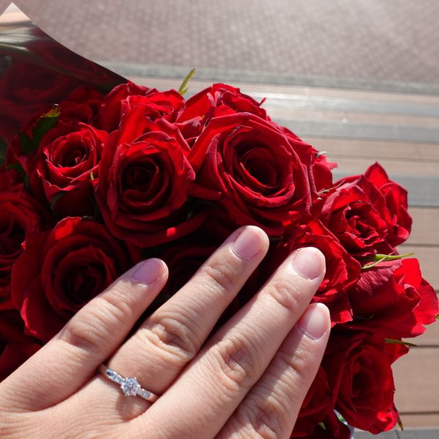 【アイプリモ(I-PRIMO)の口コミ】 シンプルにも見えるけど可愛くてとてもお気に入りです。

1粒ではなく周り…