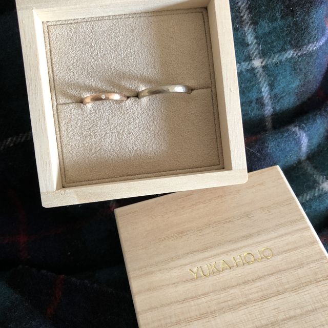 【YUKA HOJO(ユカホウジョウ)の口コミ】 ザ結婚指輪という感じのデザインのものは嫌で、マットなデザインのものを…