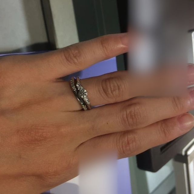 【アイプリモ(I-PRIMO)の口コミ】 ウェーブタイプのエンゲージリングをまず決めて、それに合う形でマリッジ…