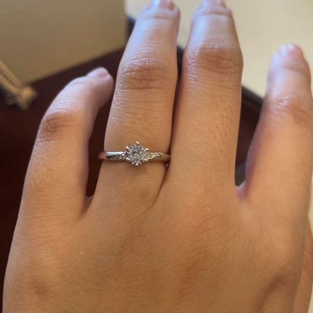 【AMOUR AMULET(アムール・アミュレット)の口コミ】 婚約指輪を目的にヴァニラ福山本店にいき、格種類の指輪を試着した際、今…