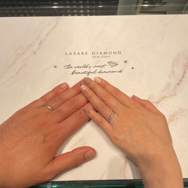 【ラザール ダイヤモンド(LAZARE DIAMOND)の口コミ】 女性着用はベルヴェデーレ
男性着用はジュリアード

鍛造製法と暗いところ…