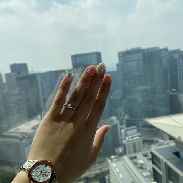 【カルティエ(Cartier)の口コミ】 一粒のダイヤモンドが四つの爪で支えられており、伝統的なthe婚約指輪とい…