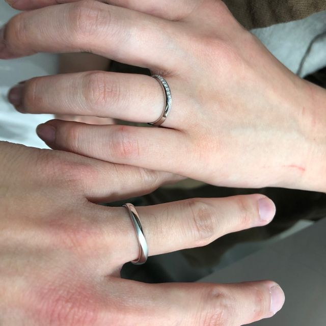 【4℃ BRIDAL(ヨンドシーブライダル)の口コミ】 見に行く前はストレートの指輪しか見ていなかったのですが、実際見てみた…