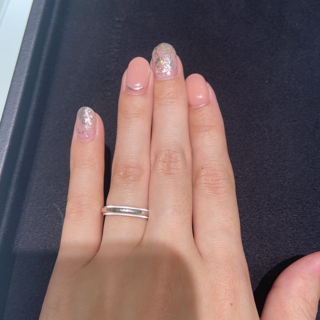 【ティファニー(Tiffany & Co.)の口コミ】 プラチナ素材のミル打ちデザインで、男性と全く同じデザインというところ…