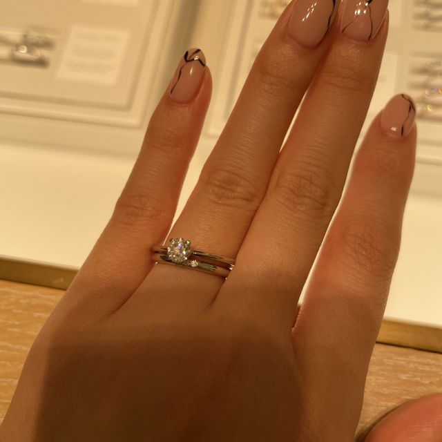 【ティファニー(Tiffany & Co.)の口コミ】 指が細いため、アームが細いリングを探していました。他ブランドと比較し…