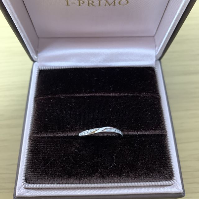 【アイプリモ(I-PRIMO)の口コミ】 婚約指輪と重ね付けできるものがよくて探していました。婚約指輪のダイヤ…