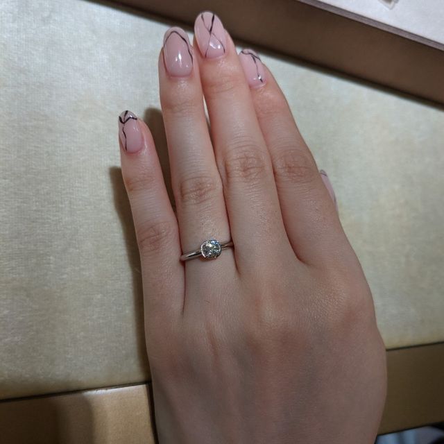 【ブルガリ(BVLGARI)の口コミ】 婚約指輪のデザインが好みだったため、伺いました。中心のダイヤを取り囲…