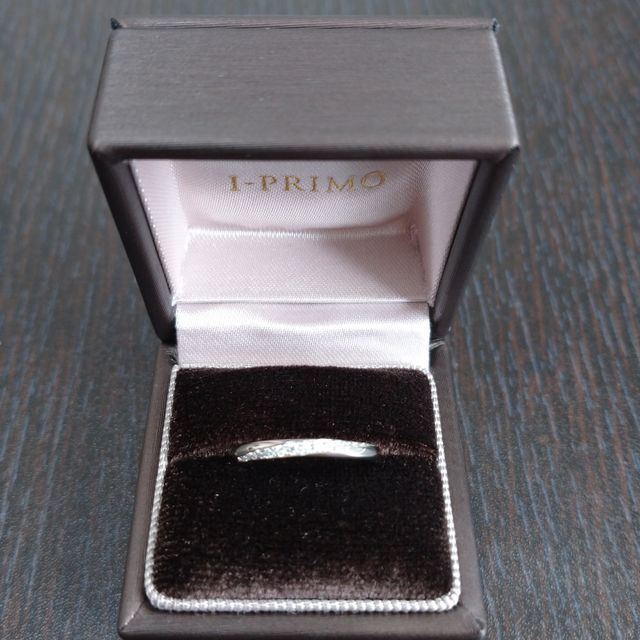 【アイプリモ(I-PRIMO)の口コミ】 たくさんの指輪を検討させて頂きました。
婚約指輪を一緒につけた際に、栄…