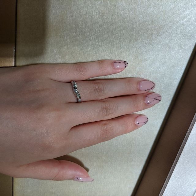 【ブルガリ(BVLGARI)の口コミ】 5粒ダイヤのv字指輪です。公式のオンラインには載っていない指輪になりま…