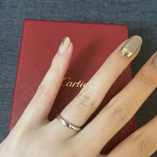 【カルティエ(Cartier)の口コミ】 1番の決め手は、婚約指輪との重ね付けがマッチしていたことです。v字の凹…
