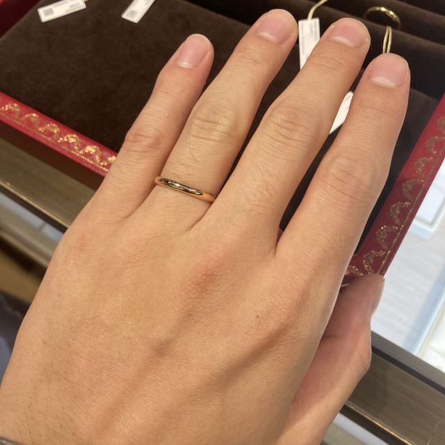 【カルティエ(Cartier)の口コミ】 プラチナ、ゴールドどちらも試着しました。
肌に馴染みやすいとしてゴール…