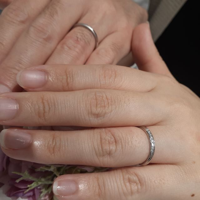 【4℃ BRIDAL(ヨンドシーブライダル)の口コミ】 シンプルなものを好んで探していたのすが試着するうちに私の中のキラキラ…