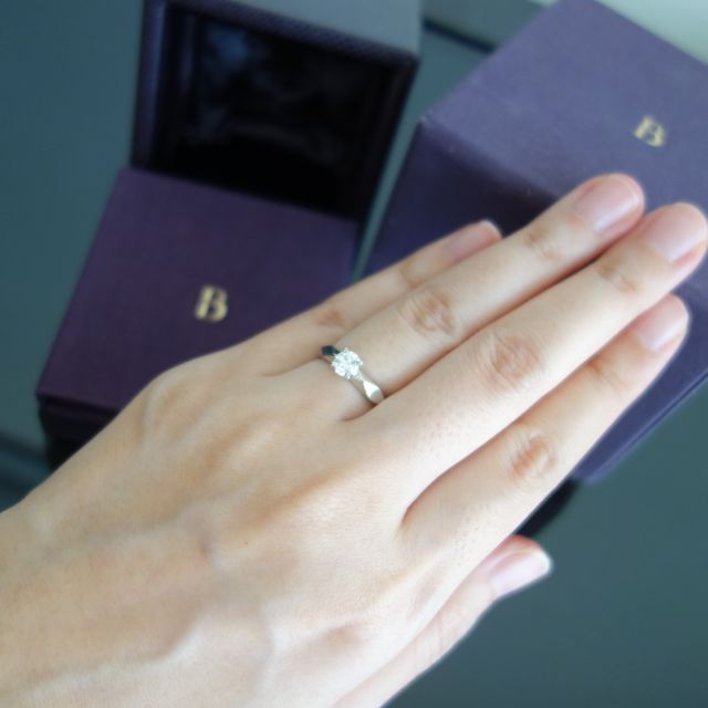 【ブシュロン(BOUCHERON)の口コミ】 ダイヤの透明感と輝きに一目惚れしました。ダイヤを個別に発注出来なかっ…