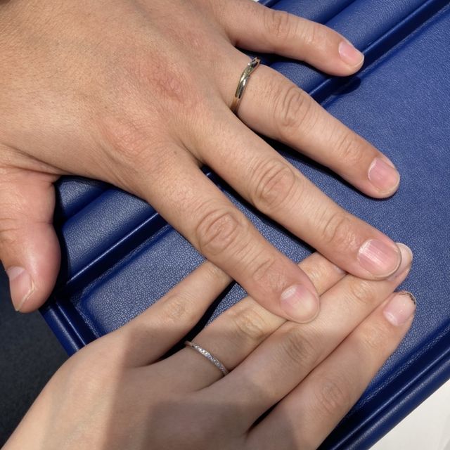 【銀座ダイヤモンドシライシの口コミ】 aigleとbouguetお互いがたくさん悩みましたが
店員さんの消去法と指に似合…