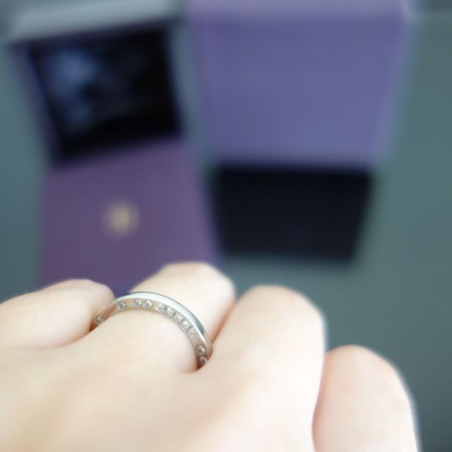 【ブシュロン(BOUCHERON)の口コミ】 横にダイヤが13個ついていて正面からはダイヤが見えないところ、リングの…