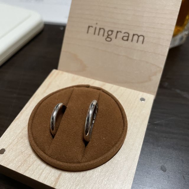 【ringram(リングラム)の口コミ】 二人で唯一の指輪を作れることが決め手となりました。
またデザインもさま…
