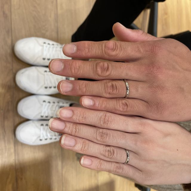 【ringram(リングラム)の口コミ】 二人で唯一の指輪を作れることが決め手となりました。
またデザインもさま…