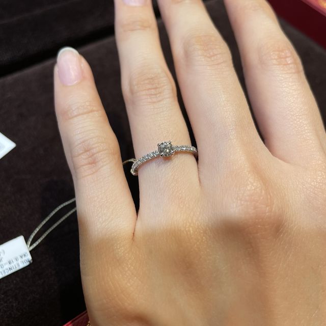 【カルティエ(Cartier)の口コミ】 華奢なデザインが可愛いな、と思ったのでエタンセルを中心に試着をしまし…