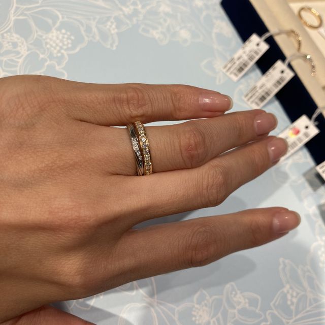 【ヴァンドーム青山(VENDOME AOYAMA)の口コミ】 鍛造製のエタニティーリング。
彫りどめで引っ掛かりがないため日常遣いに…