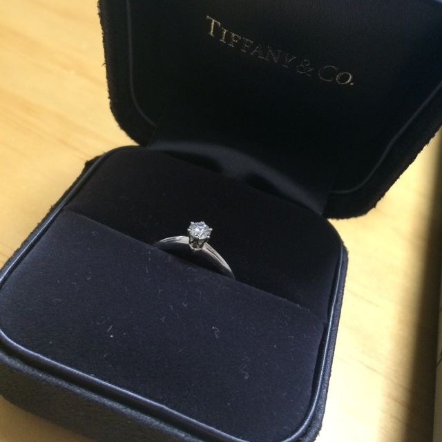 【ティファニー(Tiffany & Co.)の口コミ】 シンプルなデザインなので、いつまでも飽きがこないと思い購入しました。
…