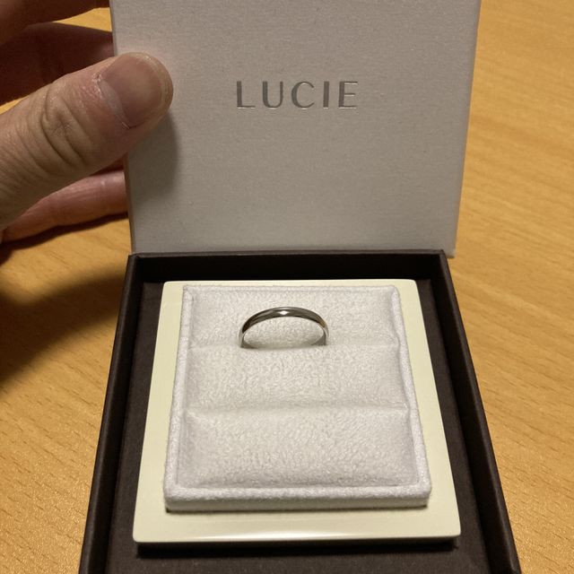 【LUCIE(ルシエ)の口コミ】 これまで指輪を着けてこなかったので、大きなこだわりも無く、シンプルで…