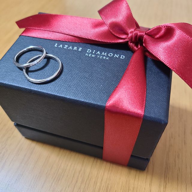 【ラザール ダイヤモンド(LAZARE DIAMOND)の口コミ】 シンプルなデザインだけど、キレイにダイヤが入っているのが気に入りまし…