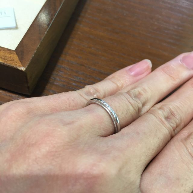 【TRECENTI(トレセンテ)の口コミ】 キッコ(CC-A9)を試着しました。ミル打ちの結婚指輪を探しており、トレセン…