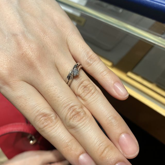 【銀座ダイヤモンドシライシの口コミ】 たくさんある種類の中から、パンフレットを見て、これがいいかも！と思っ…