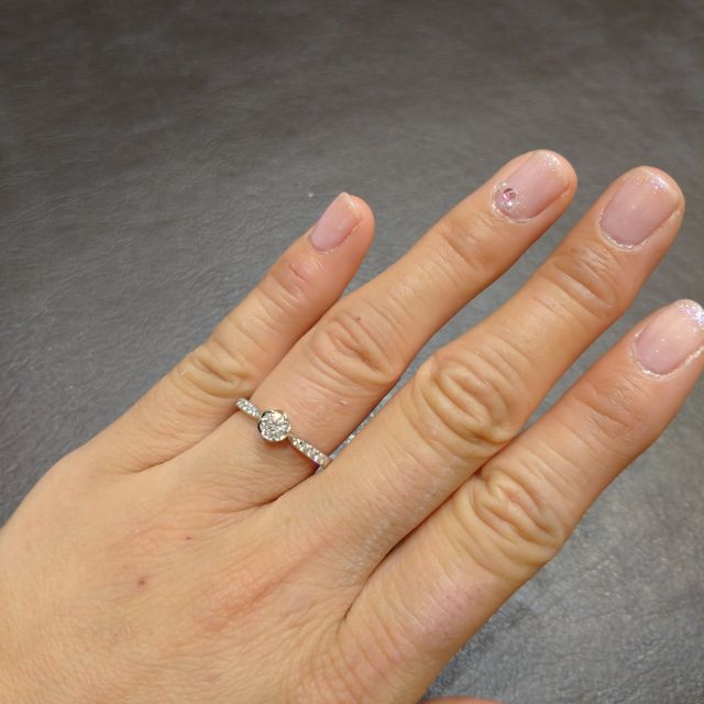【TRECENTI(トレセンテ)の口コミ】 初めは他のデザインの指輪を求めて来ましたが、
沢山お時間いただいて色々…