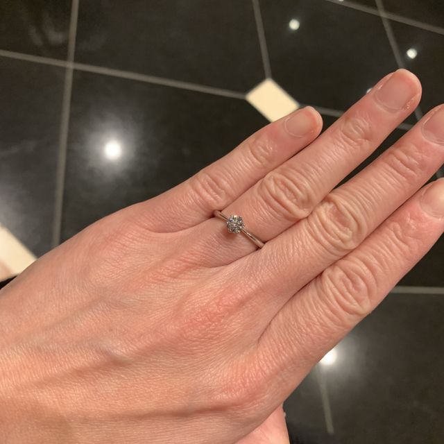 【銀座ダイヤモンドシライシの口コミ】 アクセサリーがゴールドが多いので、リングの色をゴールドと迷いましたが…