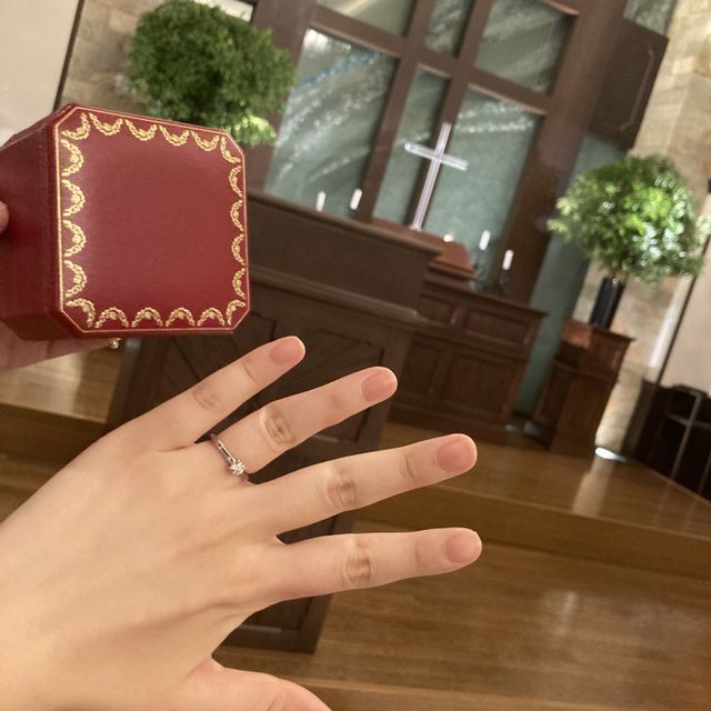 【カルティエ(Cartier)の口コミ】 結婚指輪を派手なものにしたいという希望がありましたので、婚約指輪をシ…