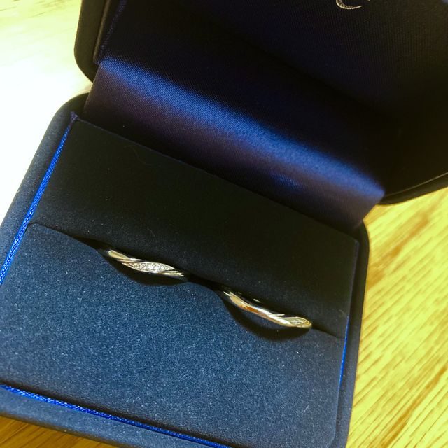 【4℃ BRIDAL(ヨンドシーブライダル)の口コミ】 指輪の名前が絆-knot-で、いつまでも2人の絆が続きますように、という意味…