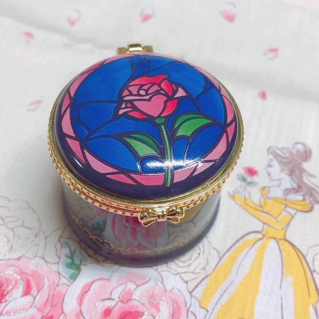 【JKPLANET(JKプラネット)の口コミ】 美女と野獣をイメージした結婚指輪を探していて、その中でも華やかなデザ…