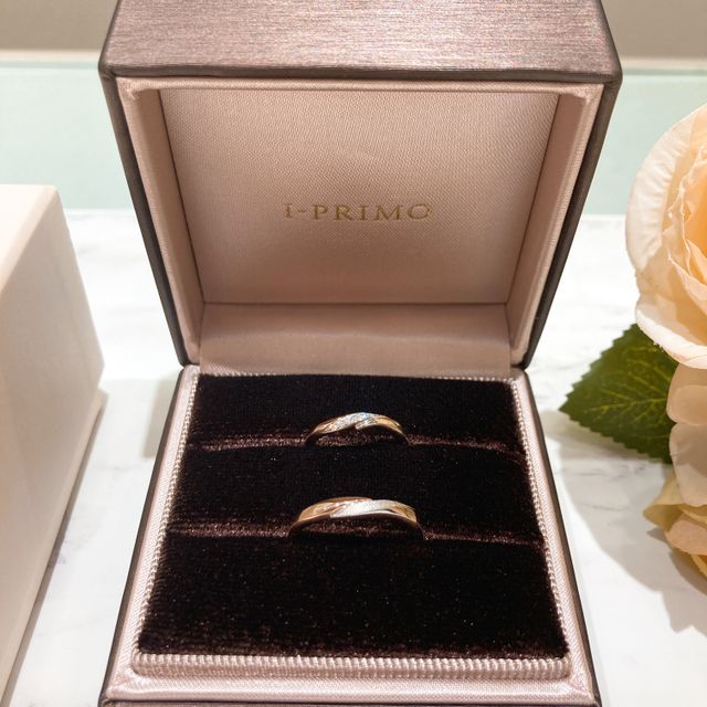 【アイプリモ(I-PRIMO)の口コミ】 ウェーブのラインと、シンプルでありながらもさりげなく一部ゴールドが入…