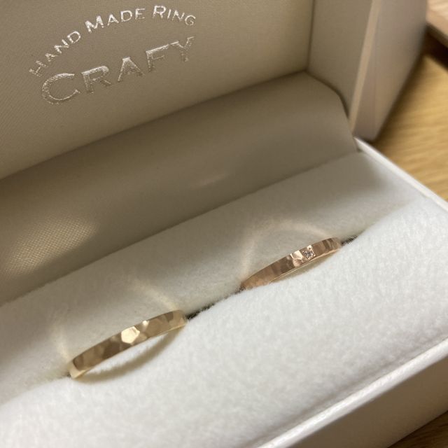 【CRAFY(クラフィ)の口コミ】 有名ブランドの指輪も見たりしましたが、お互いの欲しいデザインが一致し…