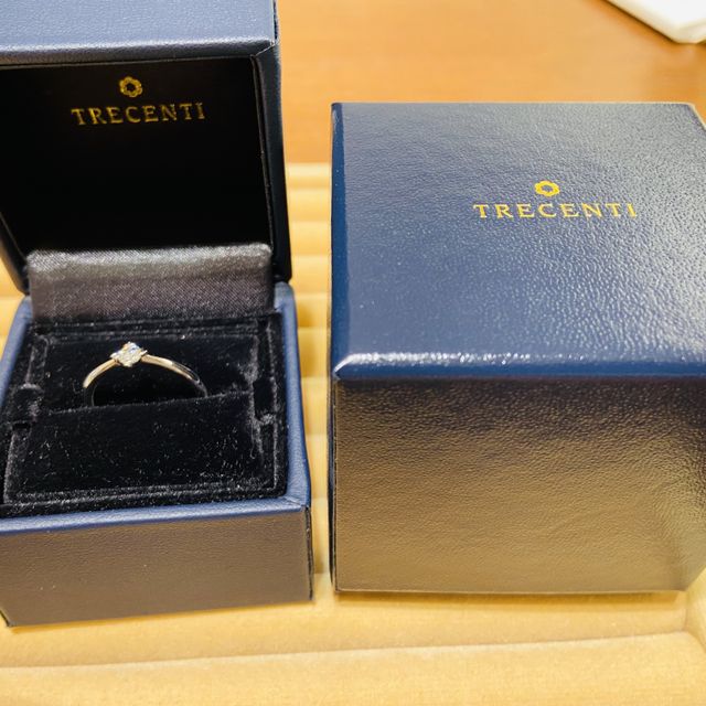 【TRECENTI(トレセンテ)の口コミ】 【デザイン】
リングに対して、ダイヤの高さがあまり高くなく、カジュアル…