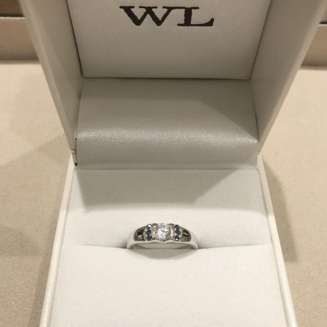 【輪-RIN-の口コミ】 爪のあまりないデザインのリングが良かったので
一眼見てこのデザインにし…