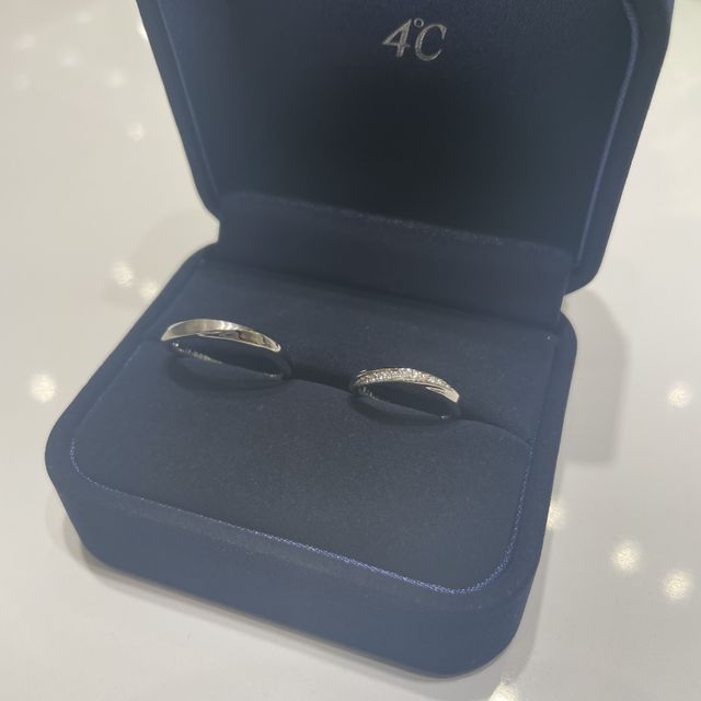 【4℃ BRIDAL(ヨンドシーブライダル)の口コミ】 ネットで見てこれ可愛いなと思って見に行ったら可愛すぎて即決しました。…