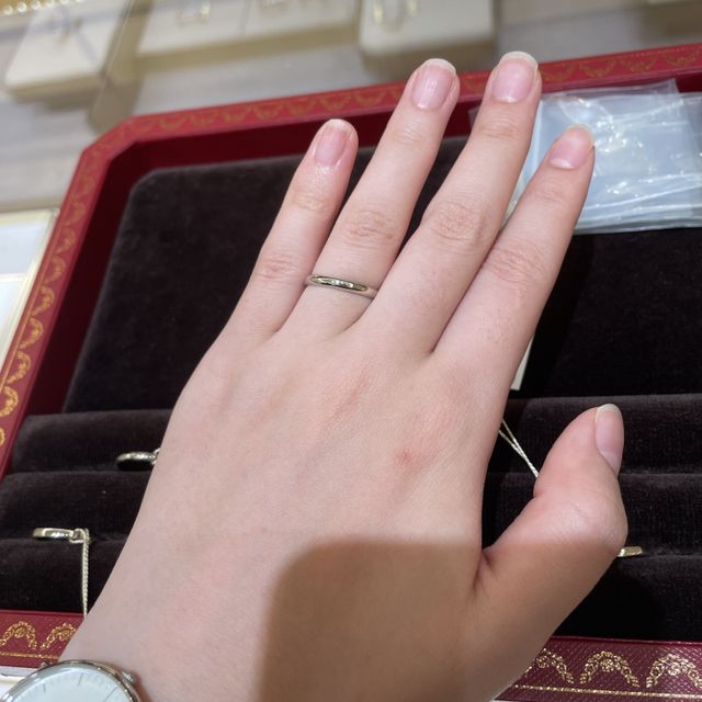 【カルティエ(Cartier)の口コミ】 Cartierの中で1番オーソドックスでシンプルなデザインの1895です。側面が…