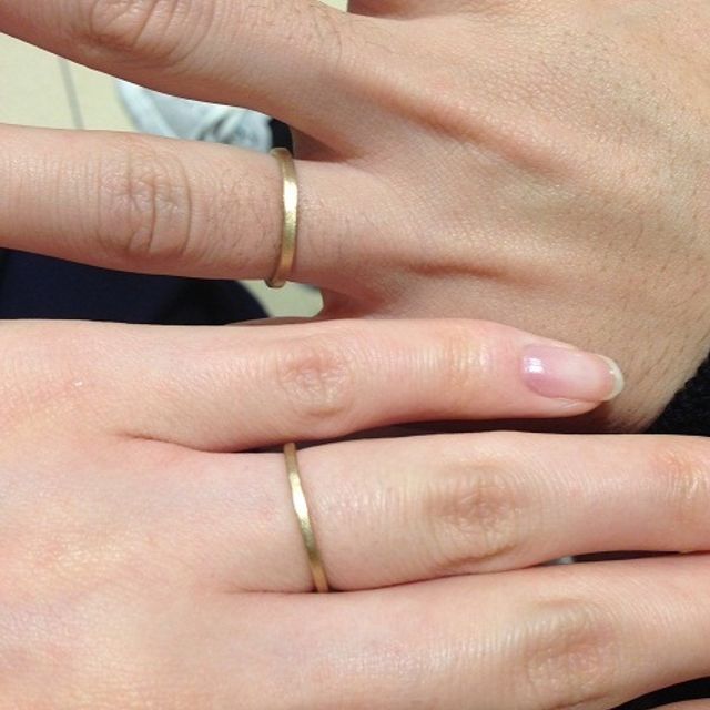 【チェリーブラウン(CHERRY BROWN)の口コミ】 夫婦ともにシンプルなデザインが好きです。
結婚指輪を購入するかどうかさ…